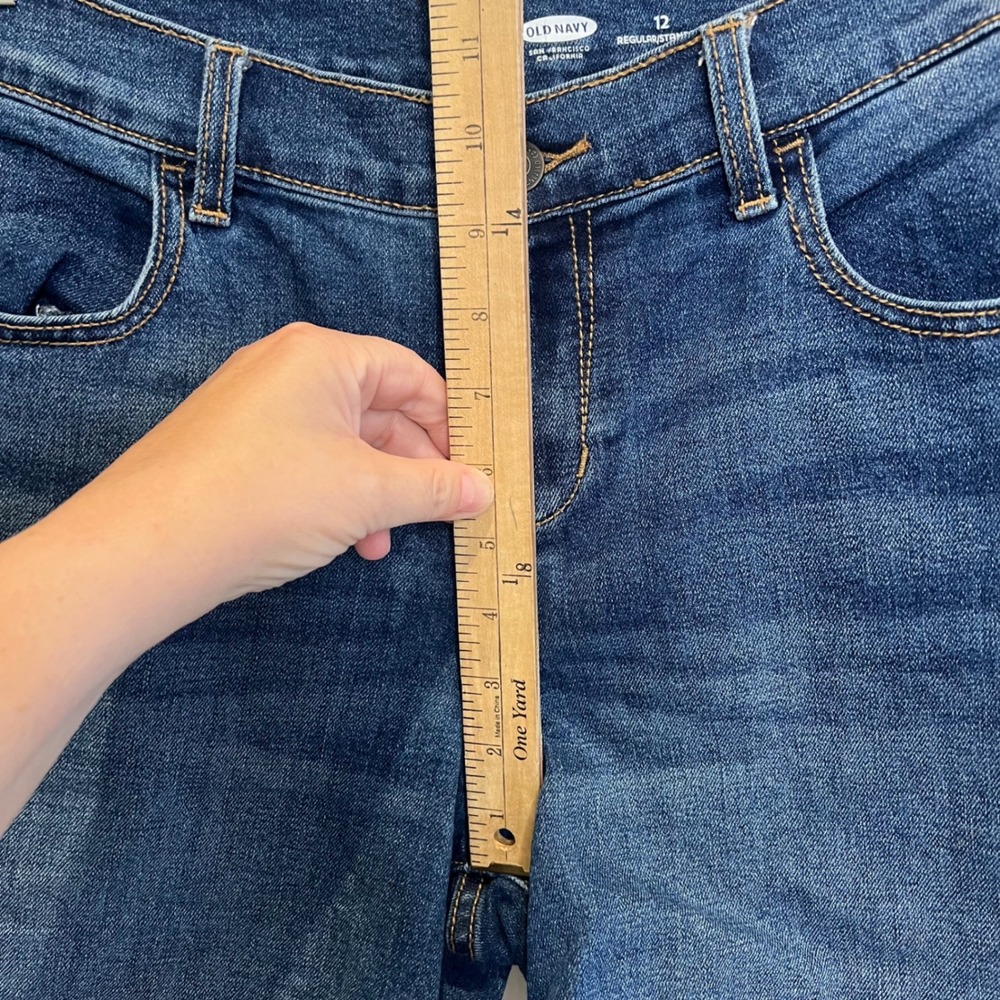 Old Navy Denim Jean Shorts Womens Size 12 Stretch Blue Raw Hem semi-fitted EUC - Picture 7 of 8